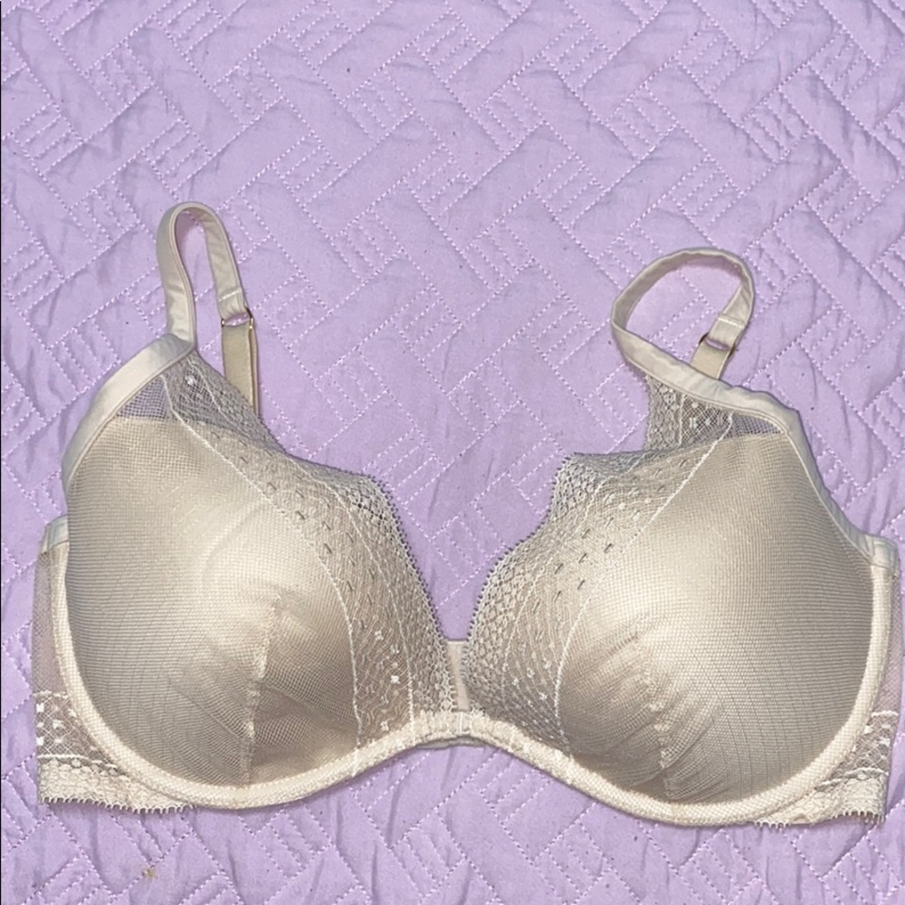 VS Incredible by Victoria’s Secret Plunge Bra